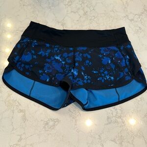 Lululemon size 4 blue/black speedshort
